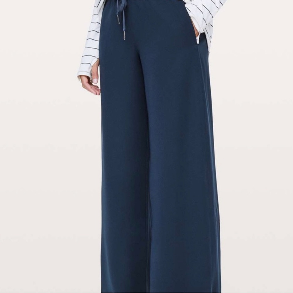 Fly on the wall Lululemon pants Size 4